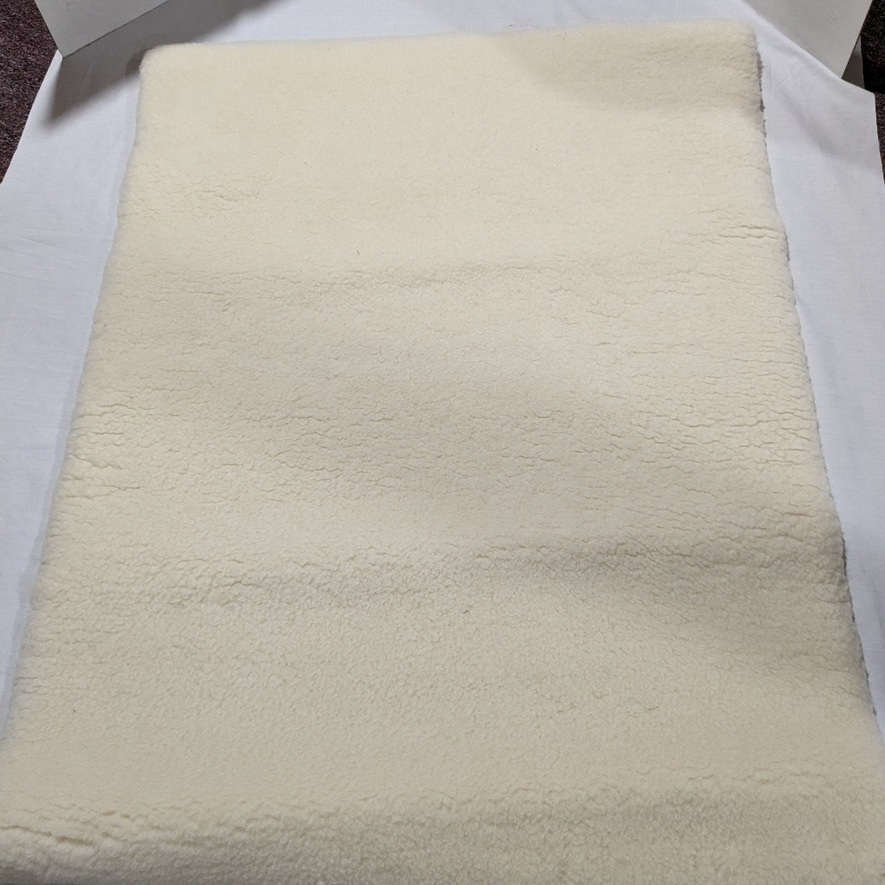 Wool bed comfort mattress pad. Wool Table Sheepskins Canada 100% wool fibres
